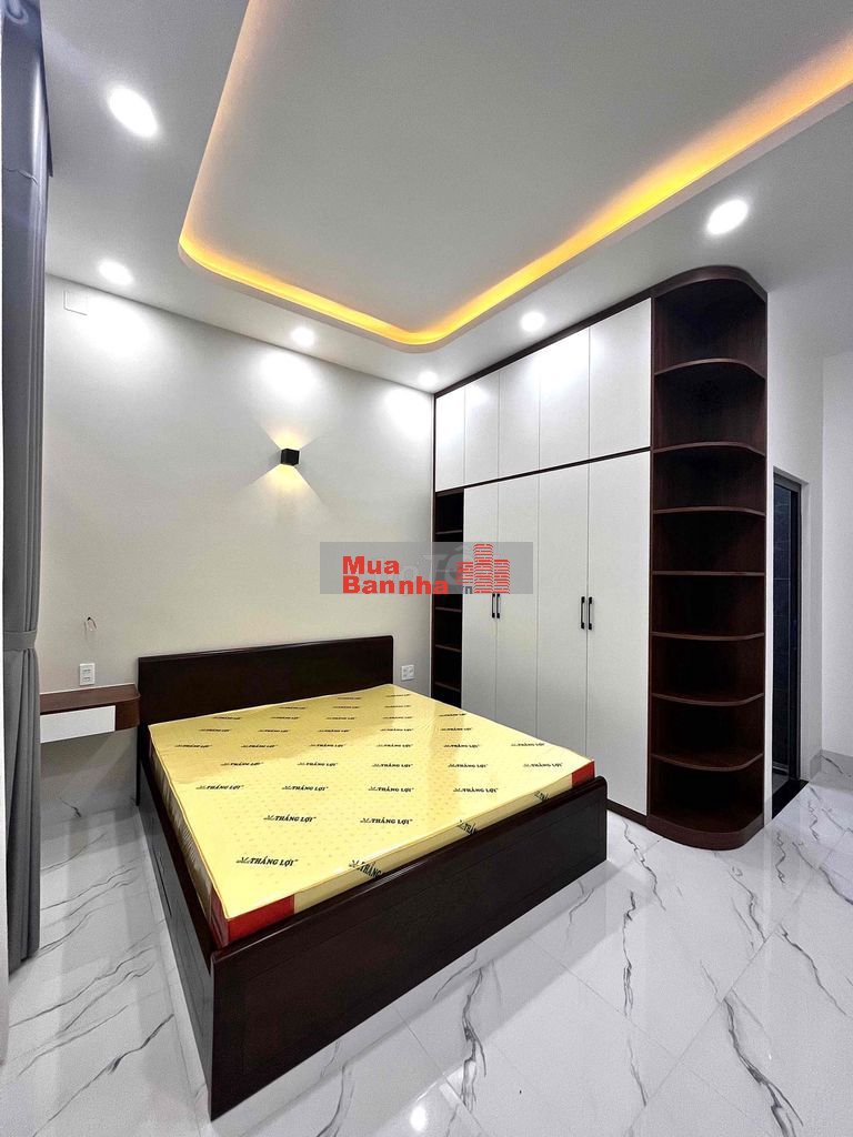 NHÀ PHỐ 3 TẦNG FULL NỘI THẤT MẶT TIỀN KINH DOANH !
