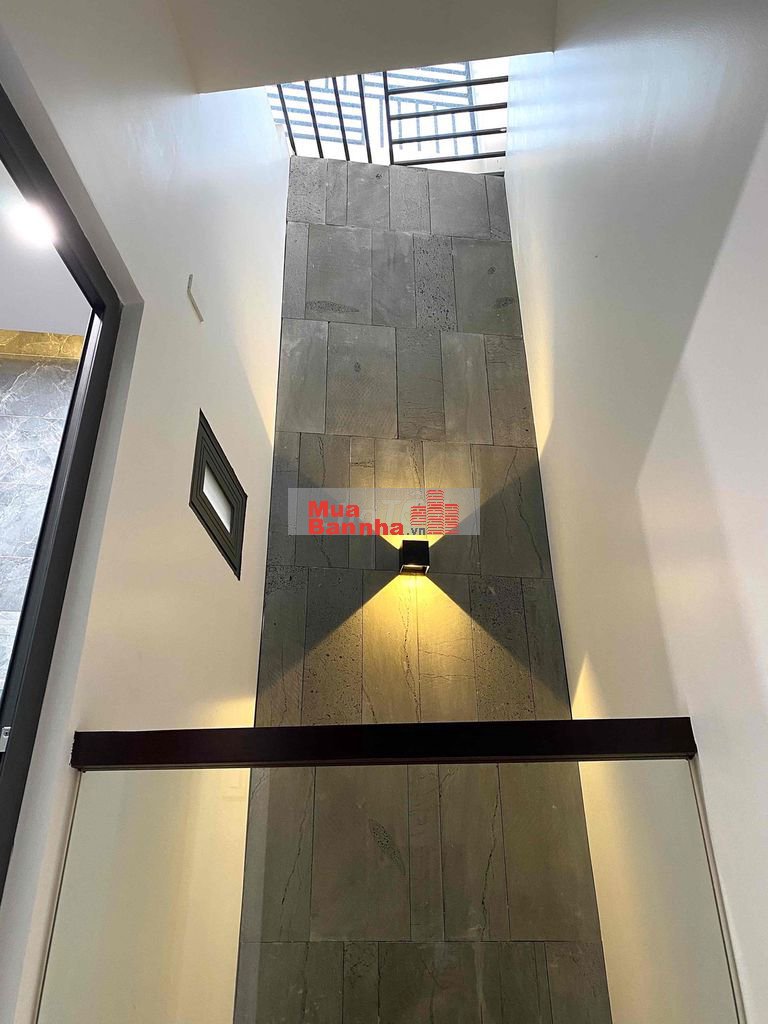 NHÀ PHỐ 3 TẦNG FULL NỘI THẤT MẶT TIỀN KINH DOANH !