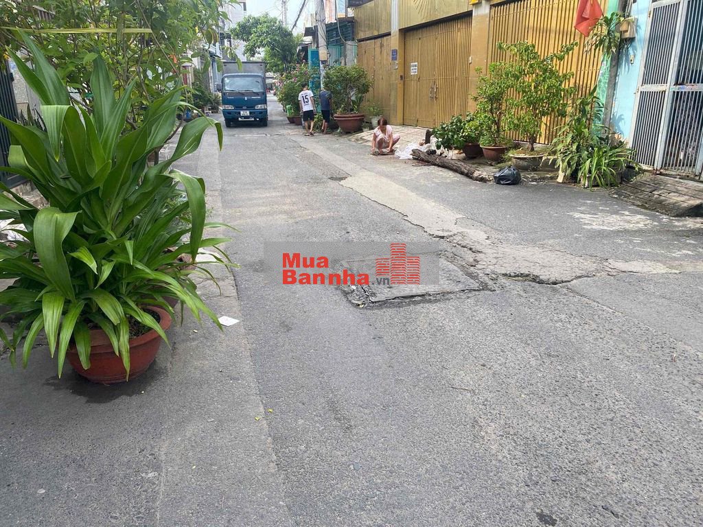 Lk 5-6 Bán Nhà 3 tấm rưỡi đường 2 xe tải sát chợ, trường học