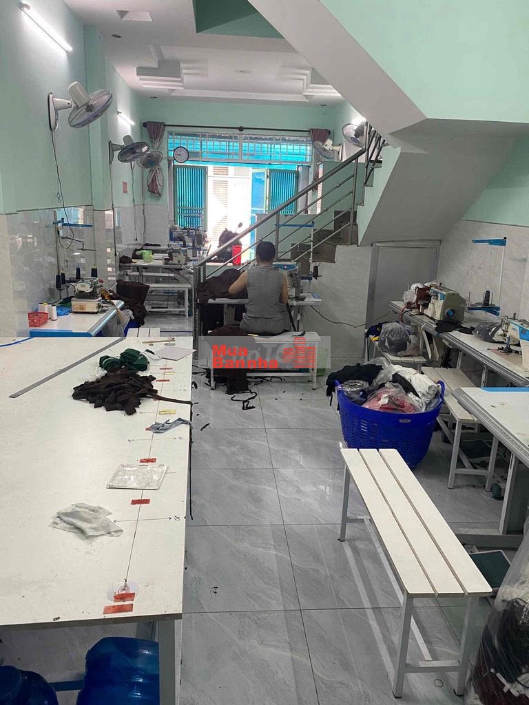 Lk 5-6 Bán Nhà 3 tấm rưỡi đường 2 xe tải sát chợ, trường học