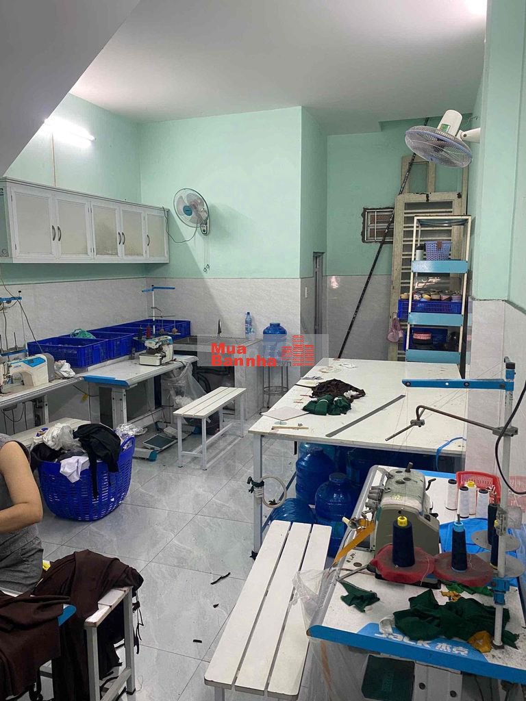 Lk 5-6 Bán Nhà 3 tấm rưỡi đường 2 xe tải sát chợ, trường học