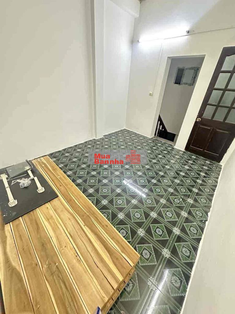Hơn 2,5 tỷ có nhà Ngõ chợ Khâm Thiên-Ngõ 3 gác-Sân-Sổ chung 18m*4T;3N