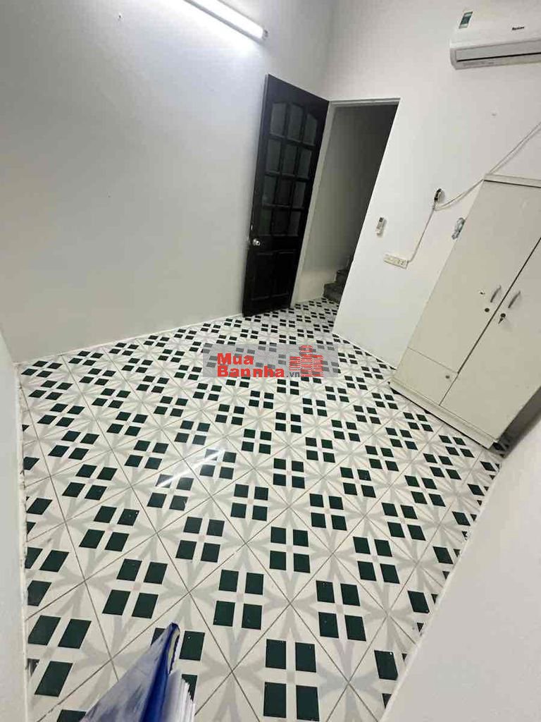Hơn 2,5 tỷ có nhà Ngõ chợ Khâm Thiên-Ngõ 3 gác-Sân-Sổ chung 18m*4T;3N