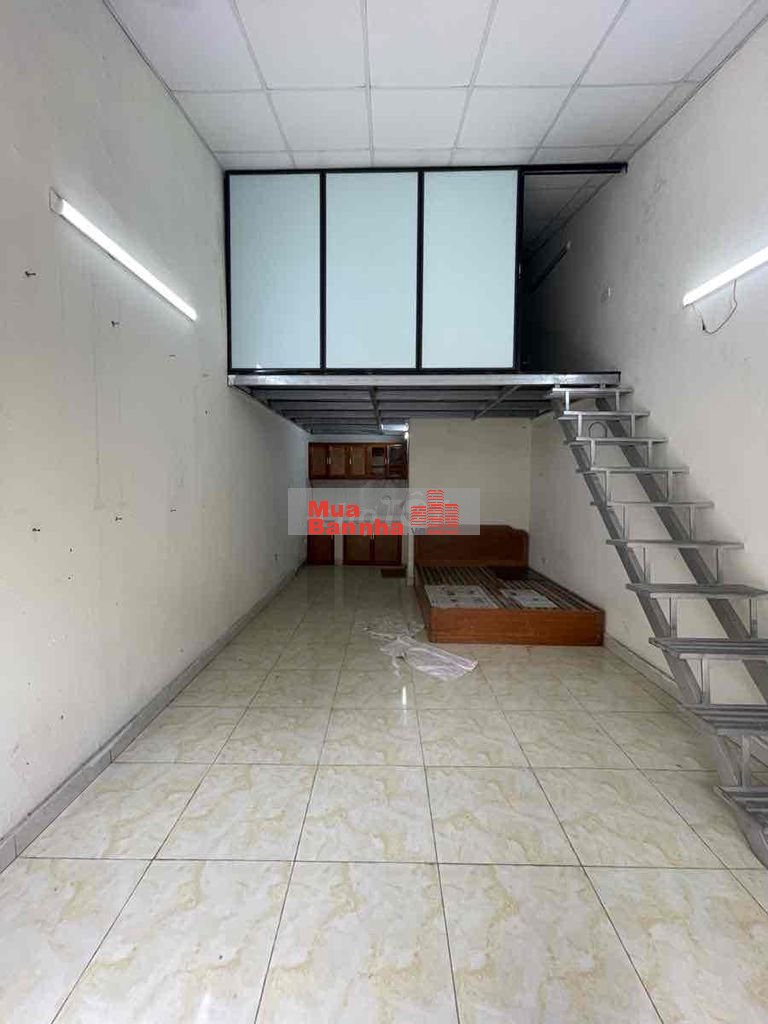 Hơn 1 tỷ chút có nhà đẹp Vĩnh Hoàng-30m ra phố- Sát hồ-33m;C4 gác xép