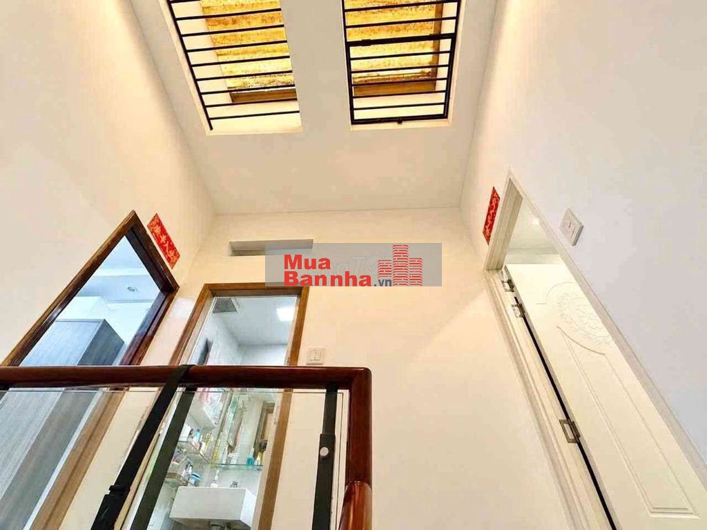 Nhà 3 tầng LẠC LONG QUÂN P9. DT 3,1x10,5. 3pn 2wc. Nhà mới , chính chủ