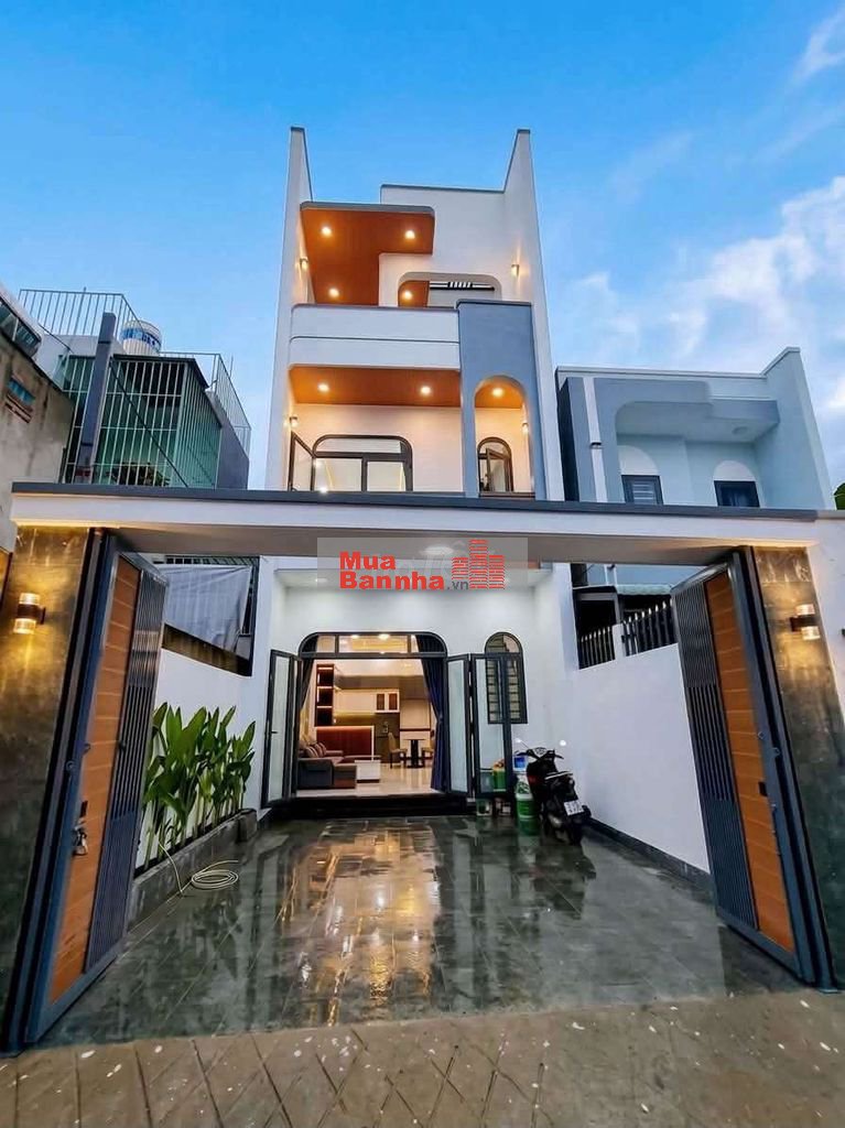 Nhà 1 trệt 2 lầu Full nội thất hẻm 121 DX 006 vào 20m.gpxd cấp chính