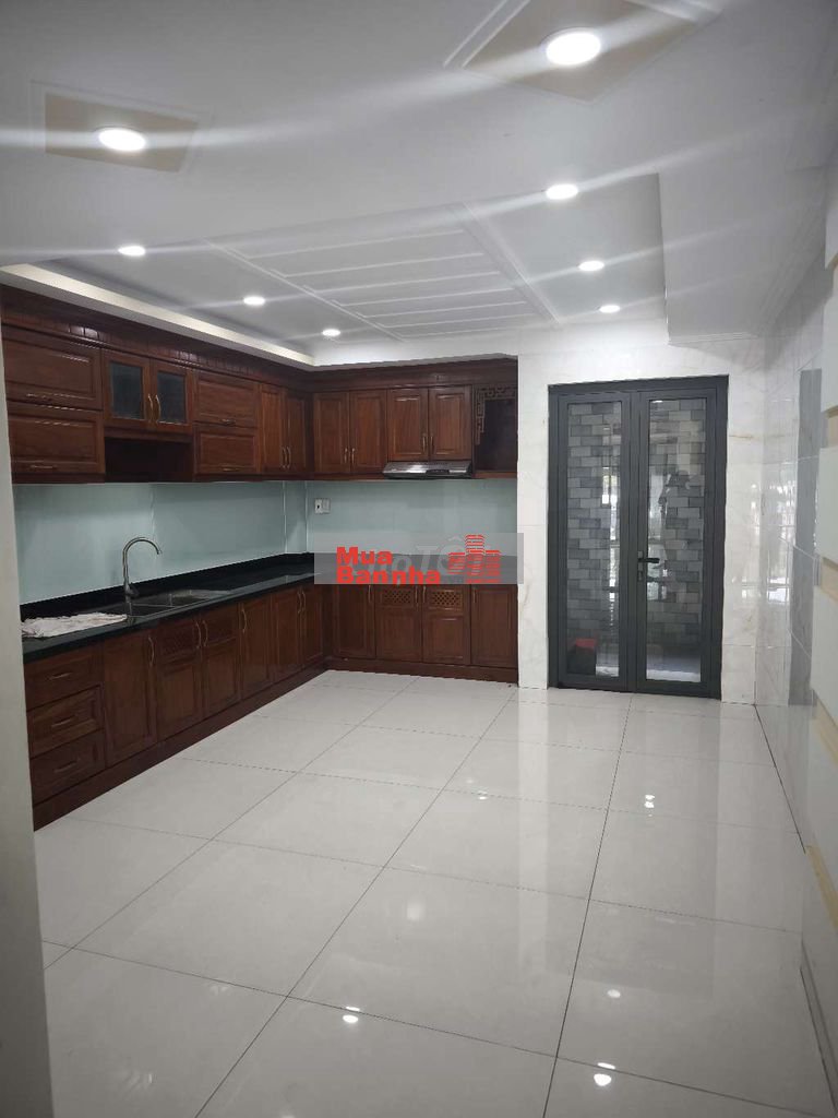 mặt tiền mới xây 4x18 5 tầng trục chính KDC Bình Phú