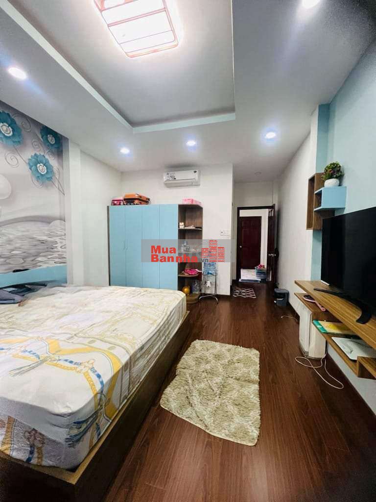 Bán nhà đường 64 KDC Bình Phú Q6 đối diện công viên