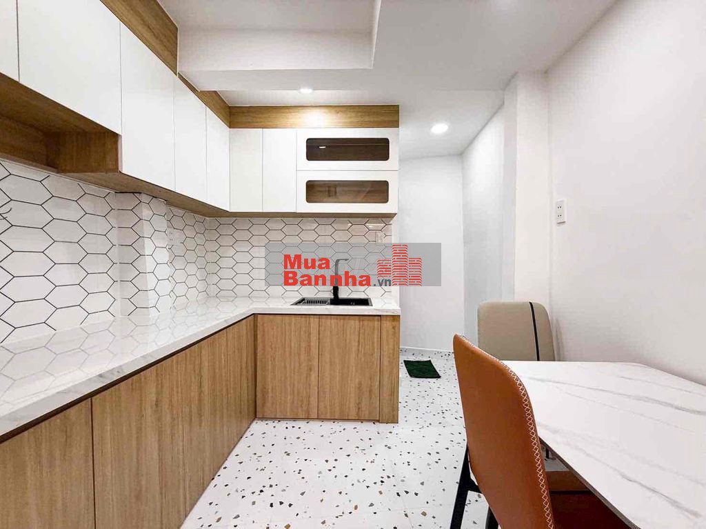 BÁN NHÀ ĐẸP LUNG LINH, HẺM TRC NHÀ 4m, 3 TẦNG ĐÚC THẬT, CÓ SÂN THƯỢNG