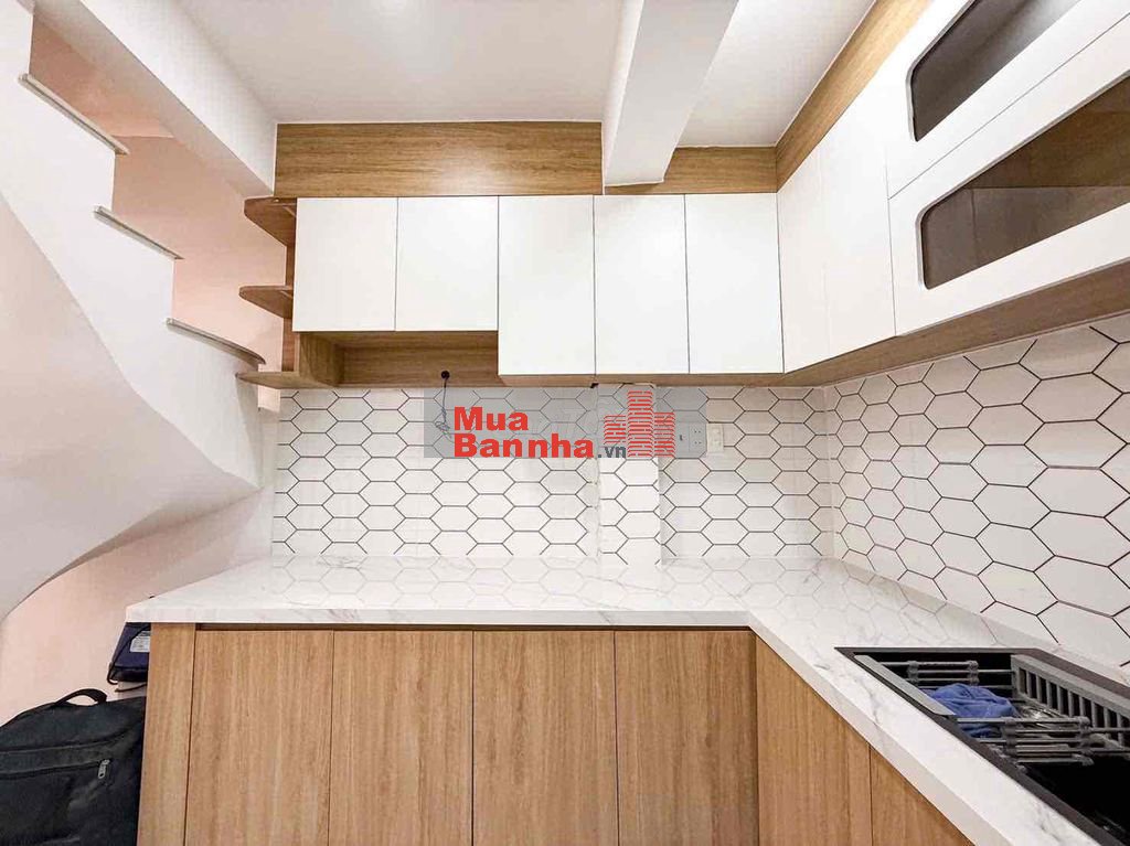 BÁN NHÀ ĐẸP LUNG LINH, HẺM TRC NHÀ 4m, 3 TẦNG ĐÚC THẬT, CÓ SÂN THƯỢNG