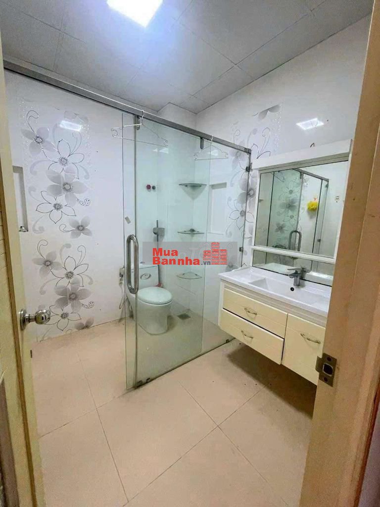 Bán nhà đường 72 KDC Bình Phú 4x17 3 lầu full nội thất