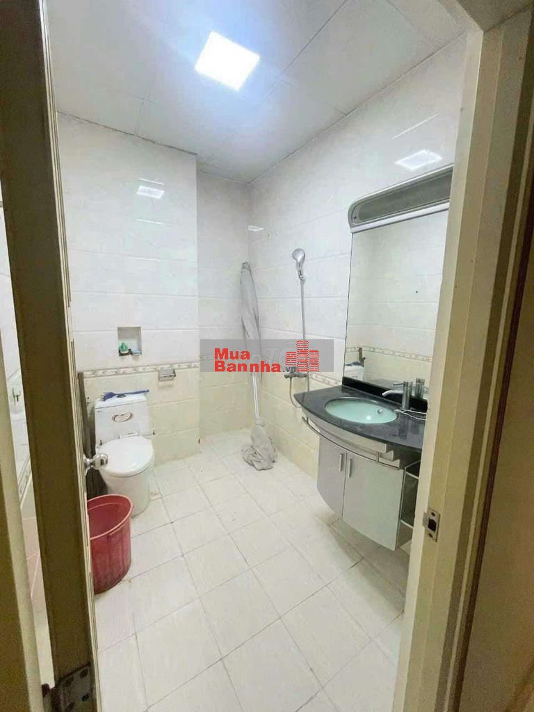 Bán nhà đường 72 KDC Bình Phú 4x17 3 lầu full nội thất