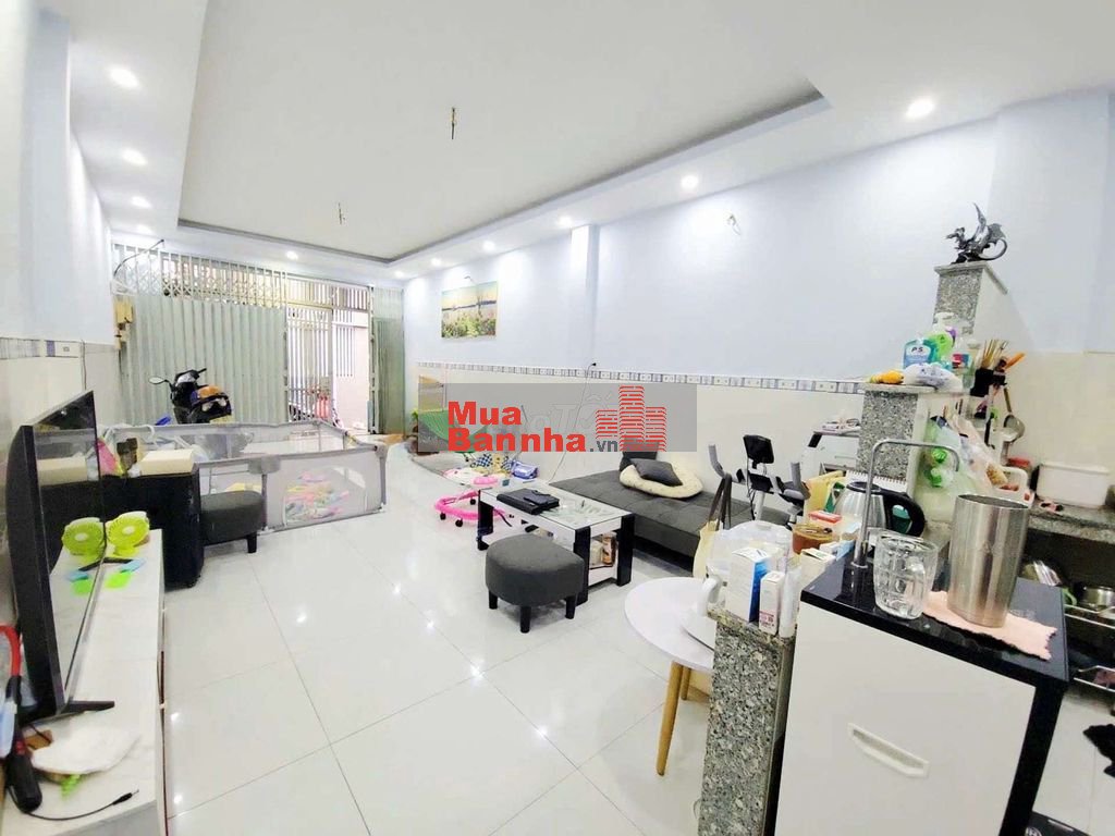 4.2m x 13 m, gần hẻm xe hơi khu Bàu Cát, chỉ 4.55 tỷ