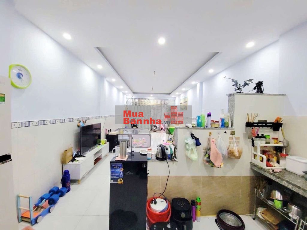 4.2m x 13 m, gần hẻm xe hơi khu Bàu Cát, chỉ 4.55 tỷ