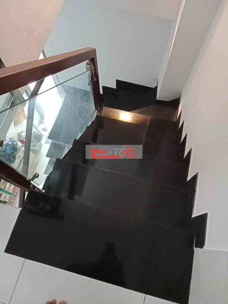 Nhà căn góc , hẻm xe tài Le Van Quoi
