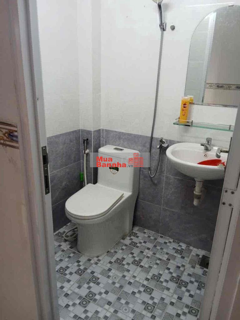 Nhà căn góc , hẻm xe tài Le Van Quoi
