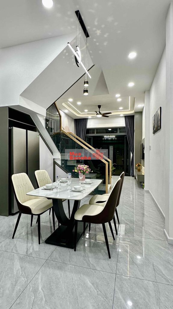 Chính chủ cần bán nhà gần chợ Xuân Thới Thượng, 2 tầng, 3 pn Sổ hồng