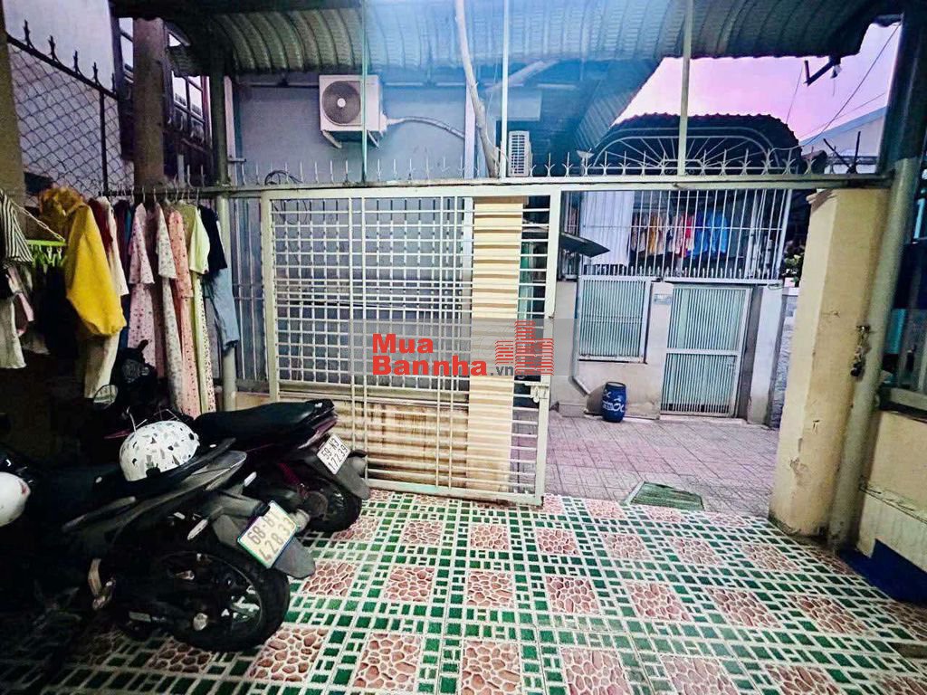 Nhà cấp 4 gác lửng gần chợ Xóm Nghèo, phường Dĩ An, TP Dĩ An