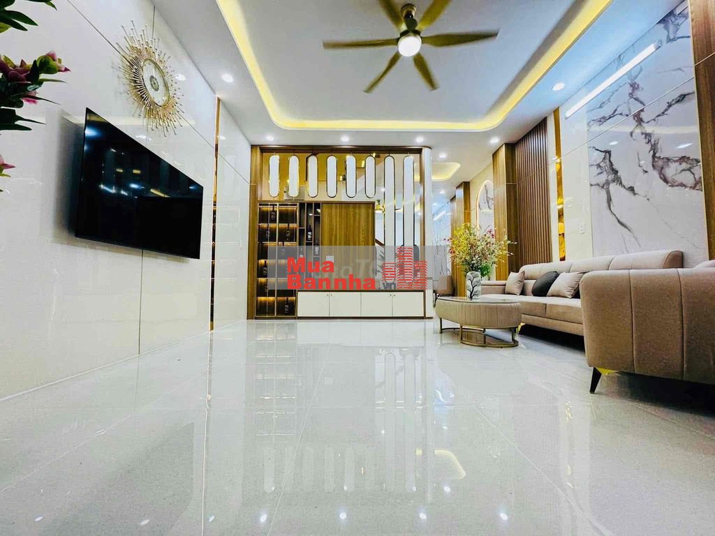 SIÊU PHẨM GÓC 2 MT-SÁT BÊN EMART PHAN HUY ÍCH.