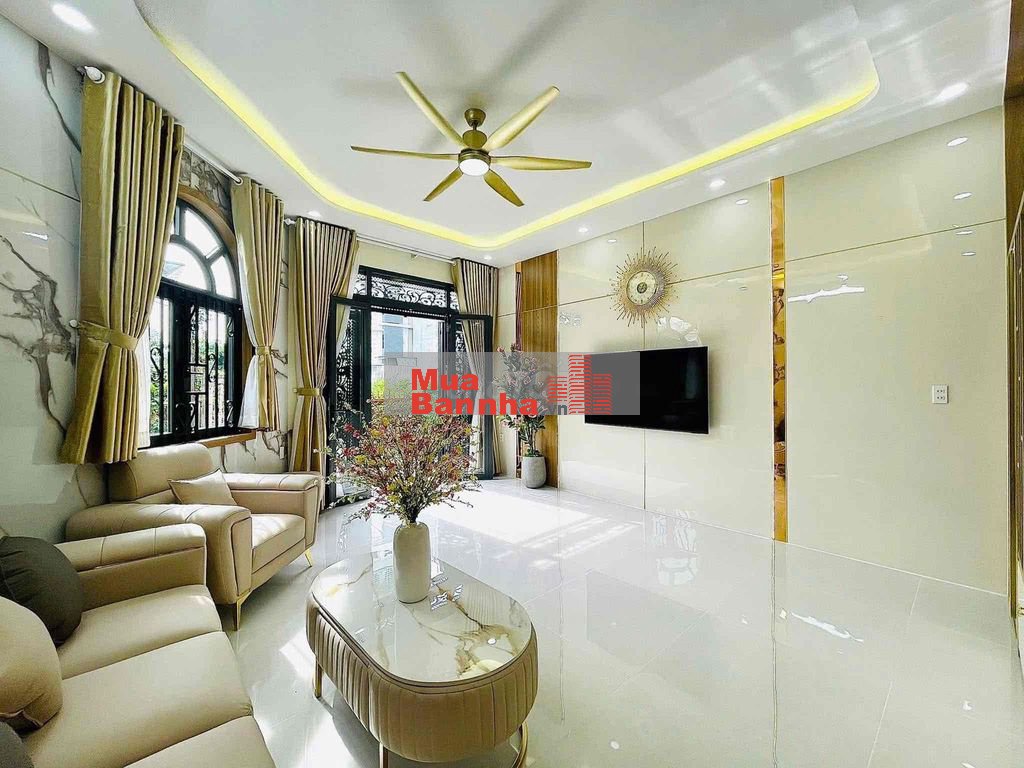 SIÊU PHẨM GÓC 2 MT-SÁT BÊN EMART PHAN HUY ÍCH.