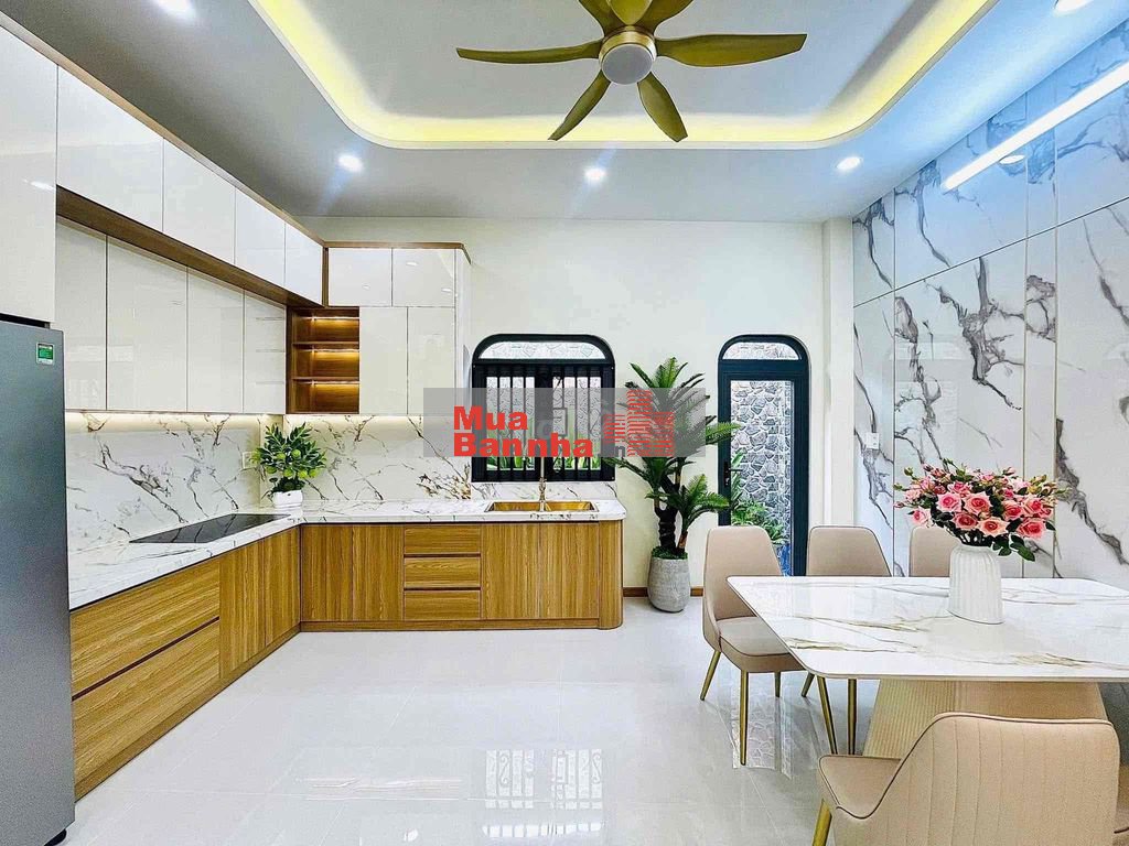 SIÊU PHẨM GÓC 2 MT-SÁT BÊN EMART PHAN HUY ÍCH.