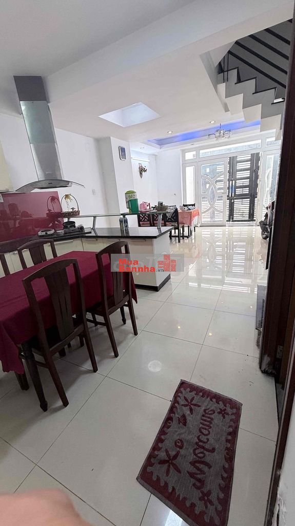 Nhà Ngợp Cần Bán Gấp