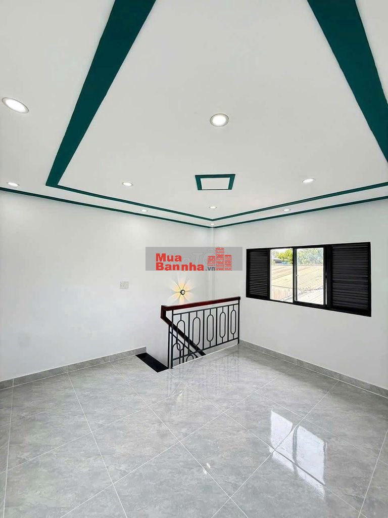 bán lỗ nhà Hóc Môn 350 triệu, có shr, giáp quốc lộ 22