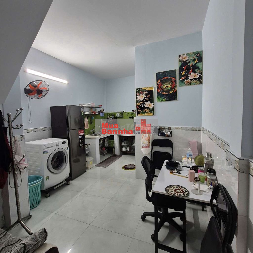 nhà đẹp hẻm rộng cách mặt tiền phạm thế hiển 20m P4,Q8