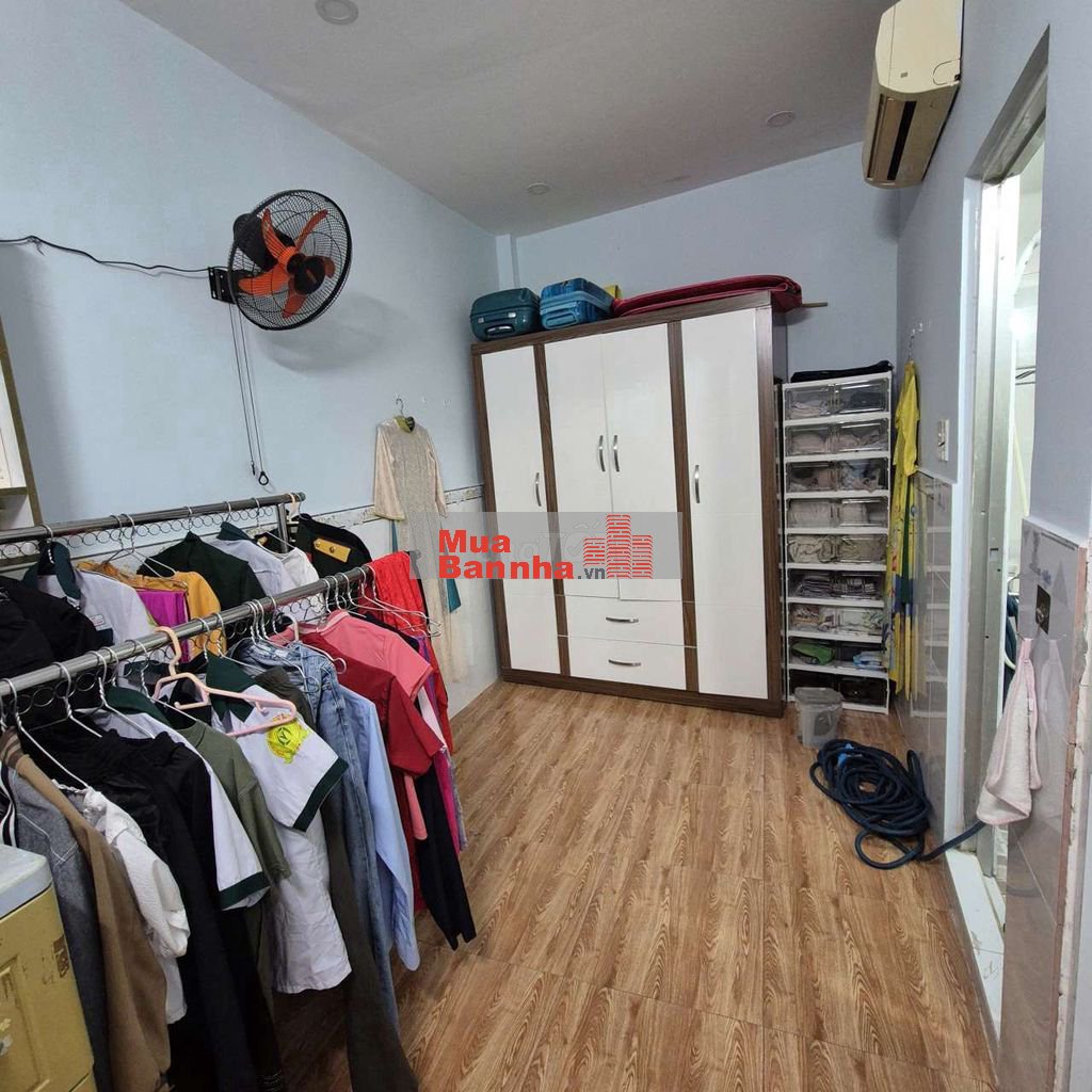 nhà đẹp hẻm rộng cách mặt tiền phạm thế hiển 20m P4,Q8