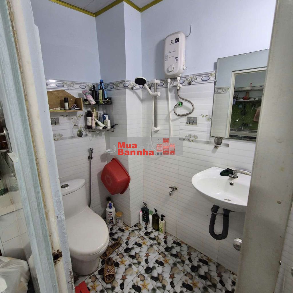 nhà đẹp hẻm rộng cách mặt tiền phạm thế hiển 20m P4,Q8