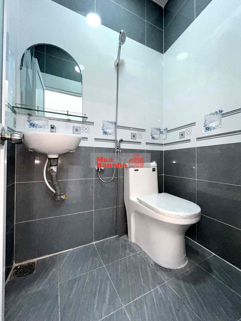 Bán nhà mới xây lầu đúc hẻm 2174 Huỳnh Tấn Phát DT:3,2x7m 2Tầng 2pn
