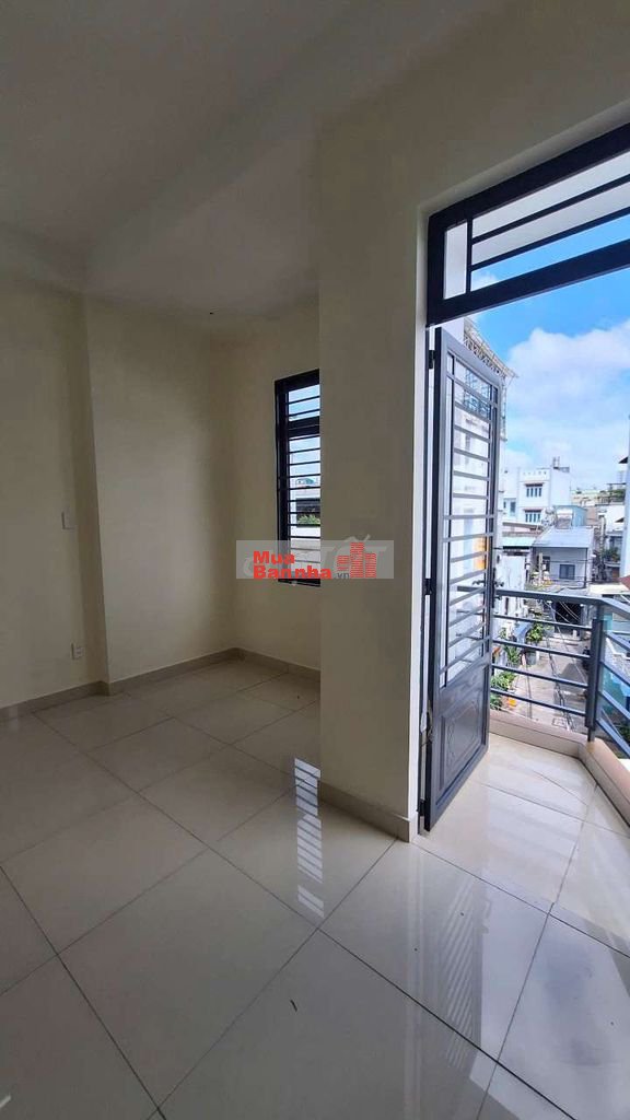 Nhà bán, hẻm LẠC LONG QUÂN, 3 tầng, dt 4,2x13