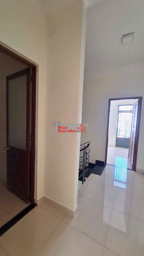 Nhà bán, hẻm LẠC LONG QUÂN, 3 tầng, dt 4,2x13