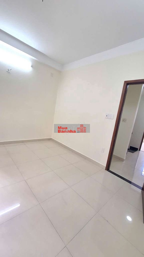 Nhà bán, hẻm LẠC LONG QUÂN, 3 tầng, dt 4,2x13