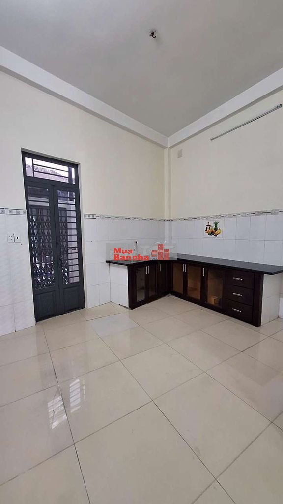 Nhà bán, hẻm LẠC LONG QUÂN, 3 tầng, dt 4,2x13