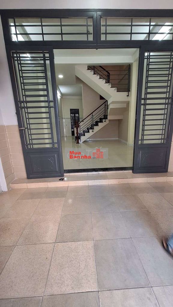 Nhà bán, hẻm LẠC LONG QUÂN, 3 tầng, dt 4,2x13